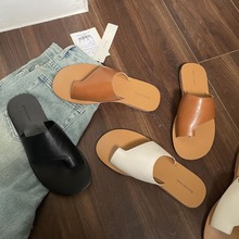 2024新款简约风软皮露趾平底凉鞋ins风百搭休闲度假外穿套趾凉拖
