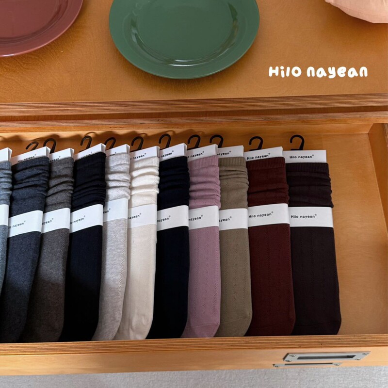 Autumn and winter three-yarn thickened mid-calf socks with subtle patterns and hollowed-out designs, Japanese-style slouch socks for women Autumn and winter three-yarn thickened mid-calf socks with subtle patterns and hollowed-out designs, Japanese-style slouch socks for women