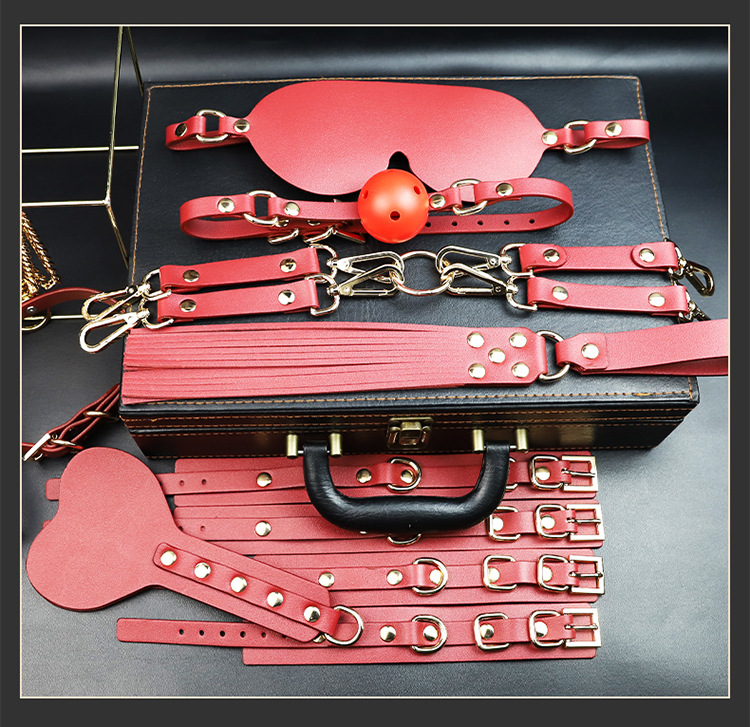PU Leather Bondage Kit with Handcuffs, Nipple Clamps and Low-Temperature Candles in Black Storage Case — detail image 34