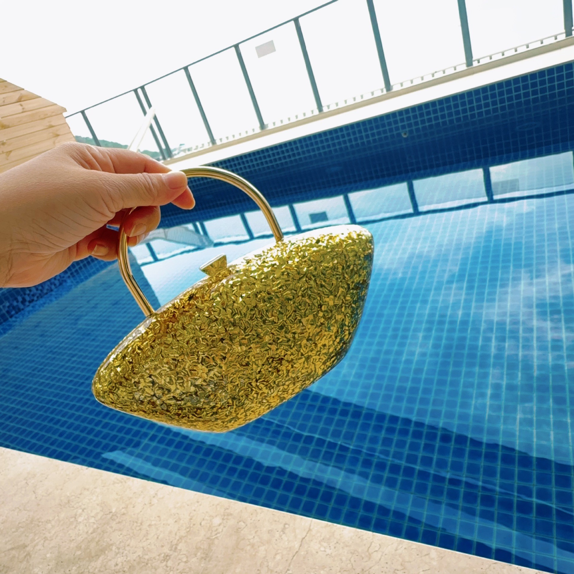 Nuevas bolsas de damas transfronterizas acrílicas bolsas de cena de hombro único inclinado partido de lujo ligero cadena conchas de mano bolsa de cena