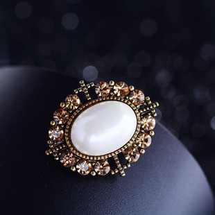 Retro European and American Style Pearl Small Collar Pin Creative Cute Anti-running Light Buckle Collar Cuff Clothing Distinctive Small Pin Buckle