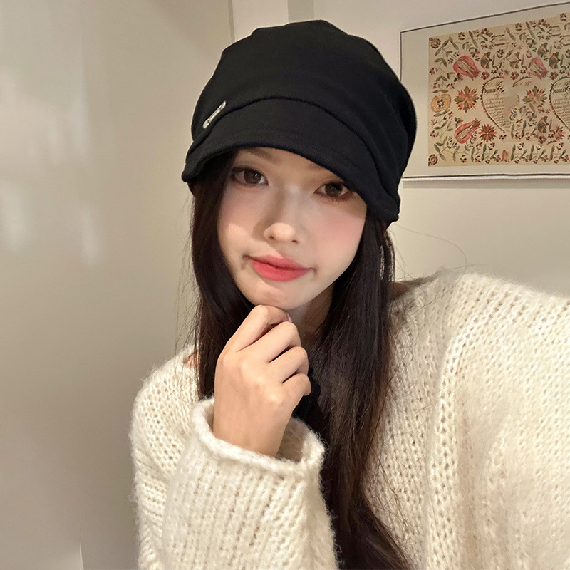 Sombrero japonés de pila de mujeres otoño y invierno simple cara pequeña gorra de cabeza roja red negra moda versátil gorra de luna fría gorra
