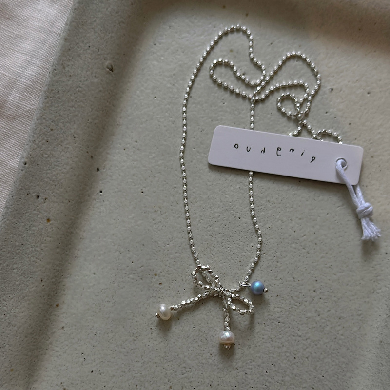 Necklace with bow