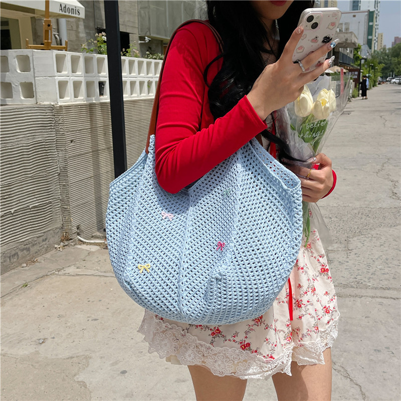 Viaje junto al mar estilo vacaciones bolso de playa tejido hueco mujer 2025 verano nuevo bolso tejido de paja bolso de alta capacidad