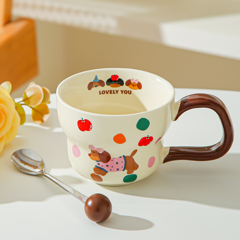 Serie de tazas de perro de salchicha chicas lindas tazas de agua potable domésticas nuevas tazas de café de desayuno de cerámica 2025 tazas