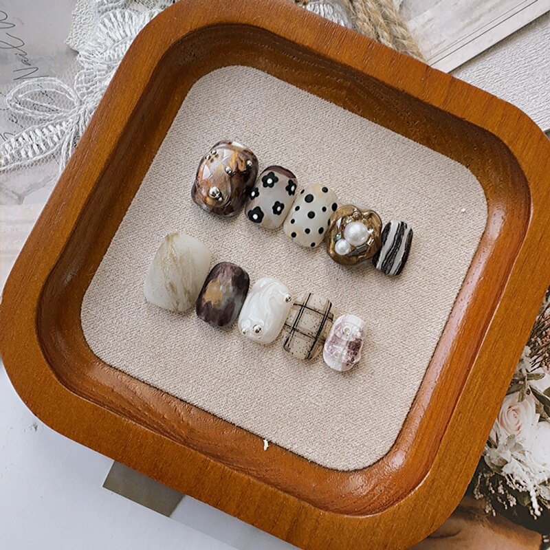 [Old Money Style] Retro Art Short Nails Frosted Medieval Style Manicure Wearable Nail Finished Set