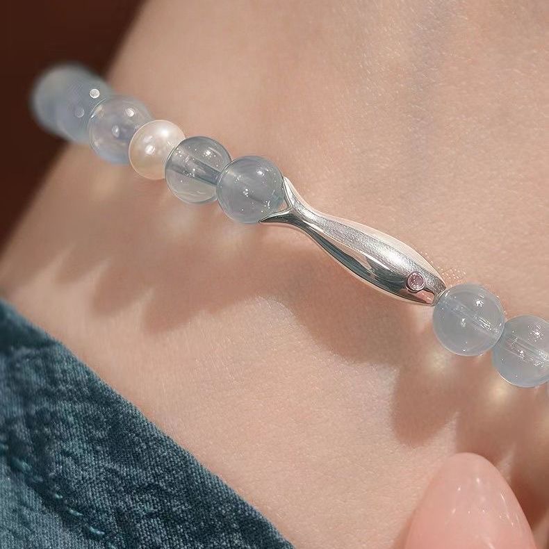 Nuevo diseño de pulsera de estilo chino con un pequeño pez, personalidad simple, temperamento universal, pulsera de nicho para mujeres