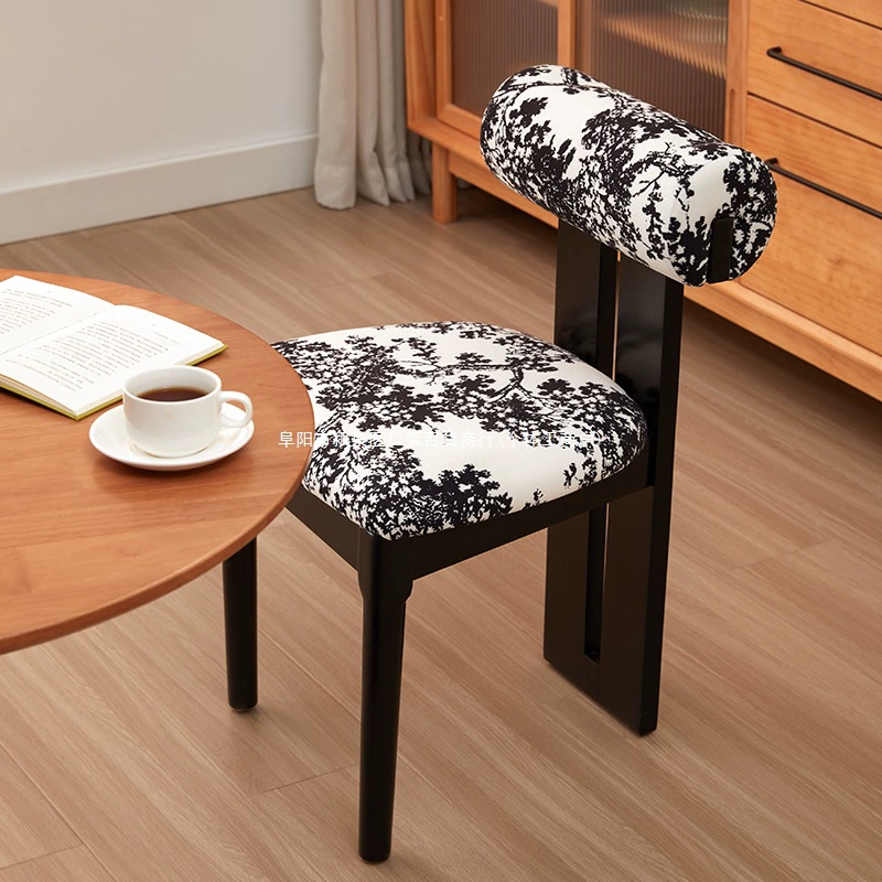 Обеденный стул из цельного дерева, скандинавский домашний мягкий стул с мягкой спинкой для отеля, ресторана, кафе, итальянский интернет-знаменитый дизайнерский настольный стул