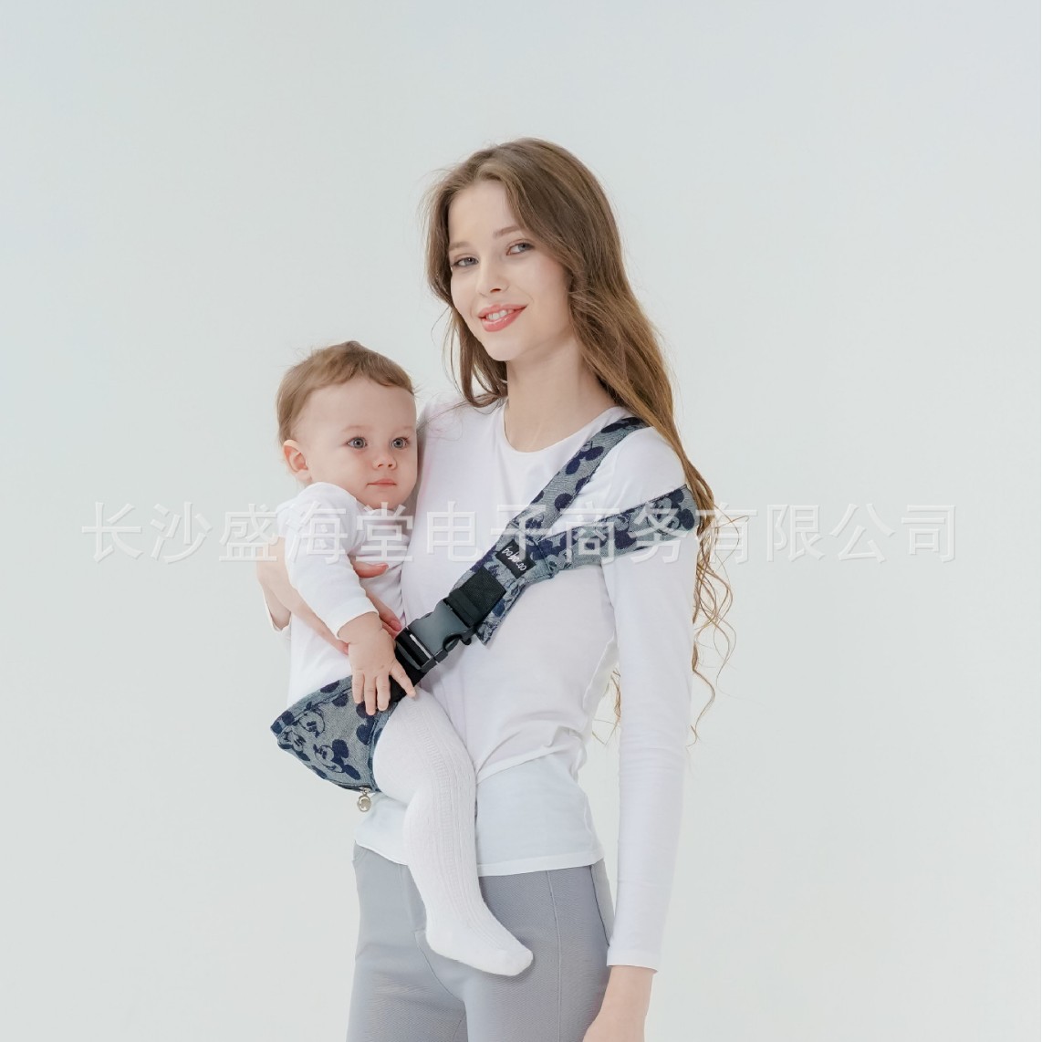 Un hombro bebé crossbody correa de sujeción delantera que sostiene verano ligero simple salida que sostiene bebé atrás bebé artefacto