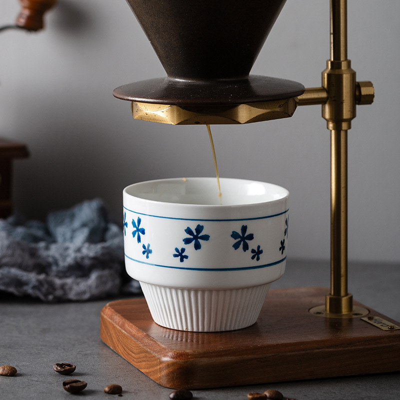 Taza antigua azul y blanco Cerámica japonesa Orejas colgantes retro Desayuno americano Taza de café Oficina masculina y femenina de alto valor