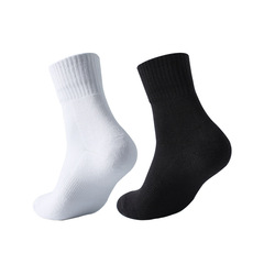 Wholesale factory direct supply mid-calf thick terry bottom sports socks for men running original equipment fitness sweat absorbent breathable socks