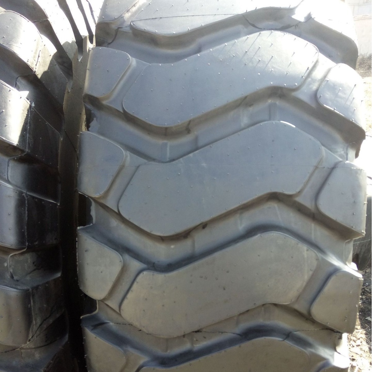 供应矿用钢丝轮胎 14.00R25自卸宽体车轮胎 1400R25 支持出口