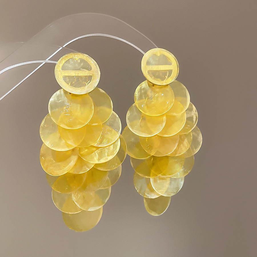 Pendientes de borla de concha redonda de aguja de plata Pendientes de moda de estilo de vacaciones para mujer Pendientes de sentido de alta gama de lujo ligero Sentido de diseño nicho