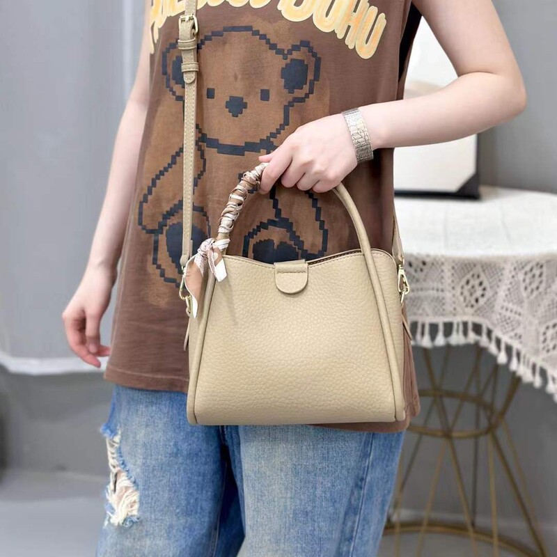 Yagleshi Bag Women's 2025 New Fashion Crossbody Bucket Bag Niche Commuter Shoulder Bag Handbag Women's Bag