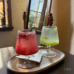 クリエイティブな菱形の短いガラスのドリンクカップ、見栄えの良いカクテルカップ、コールドコーヒーカップ、ソーダ炭酸水カップ
