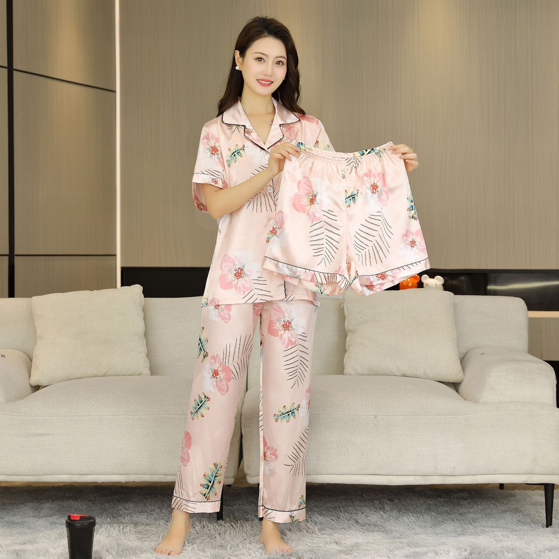 2025 nuevo estilo pijama mujer verano hielo seda fina solapa pantalones de manga corta traje de tres piezas se puede usar en el exterior