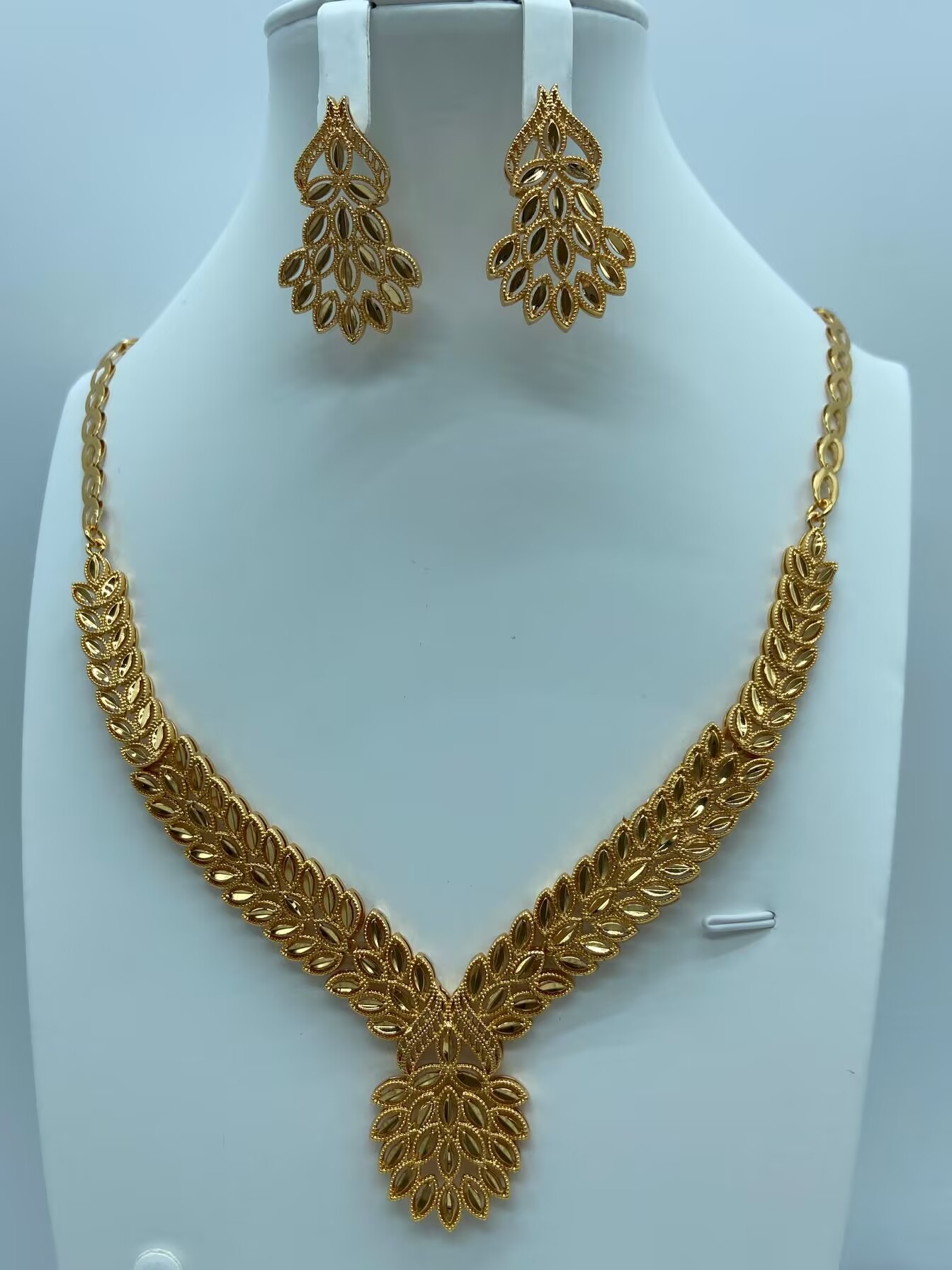 Transfronterizos de moda retro de Oriente Medio conjunto de joyería collar pendientes de boda banquete de bronce de lujo joyería dorada mujer