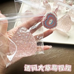 赤い本の油の光のイチゴのつまみは楽をまねてシリカゲルの泥感の高い顔の値をまねます。