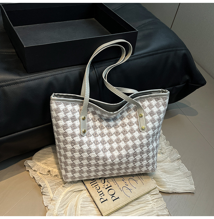 Casual commuting women's bag 2025 Spring checkered simple, stylish and trendy single-shoulder crossbody bag tote bag undefined