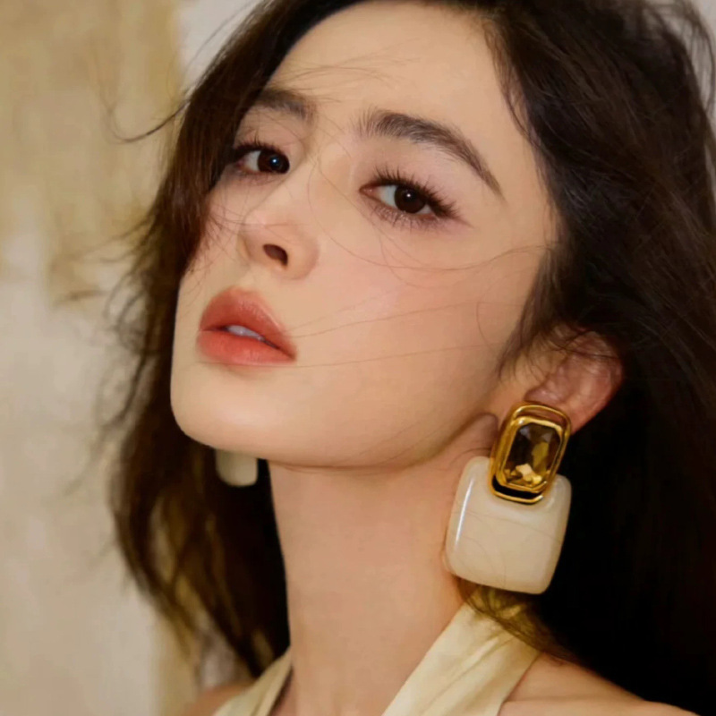 European and American Light Luxury High-end Mirror Resin Geometric Square Gem Earrings Retro Simple Stylish Earrings for Women
