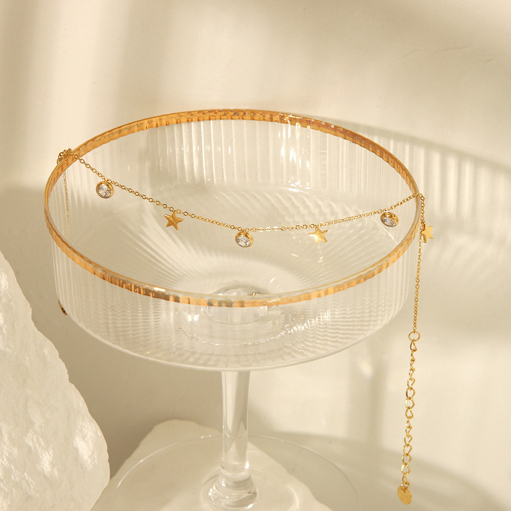 2024 verano nuevo estilo INS estilo exquisito estrella de cinco puntas circón impermeable y no se desvanece cadena de fútbol femenino joyería