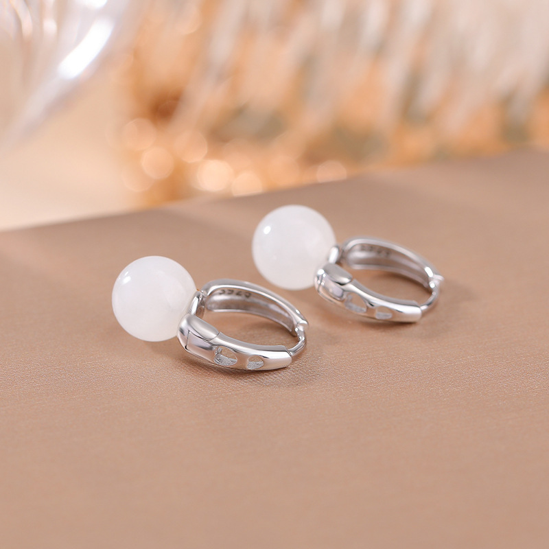 Bông tai kẹp bạc S925 đính ngọc trắng Hetian hạt tròn phong cách đơn giản thời trang — Một cặp