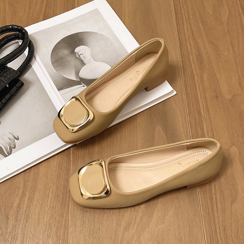 Zapatos de cabeza cuadrada para mujeres 2025 nuevo estilo de primavera y otoño con una hermosa falda de talón bajo con suela suave un zapato de pedal