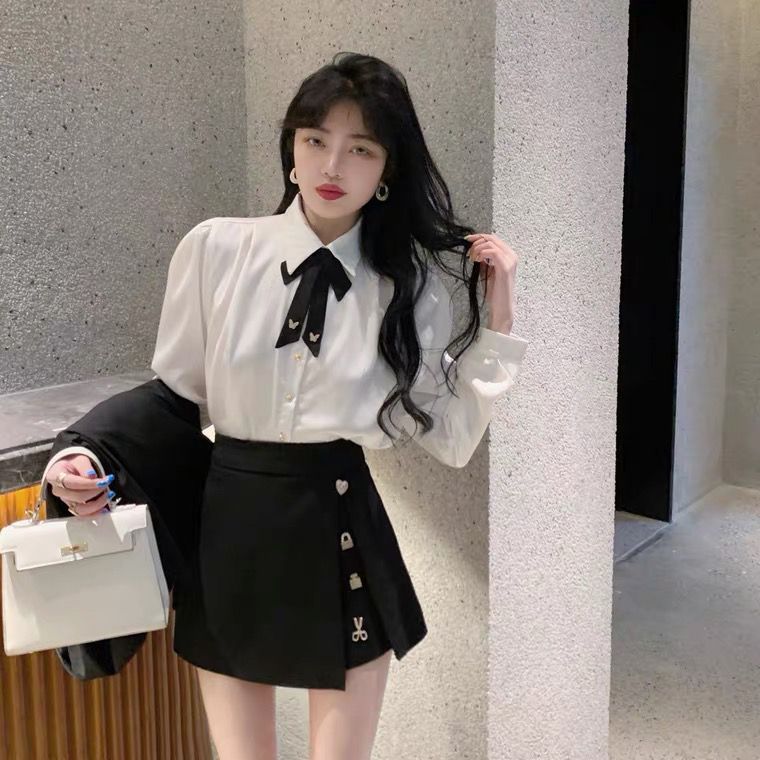 GraceChic Frühlingsoutfit: Zweiteiliges Set aus Bluse mit Schleife, Puffärmeln und hochtailliertem, schwarzem Rock mit Schlitz_voghion.com