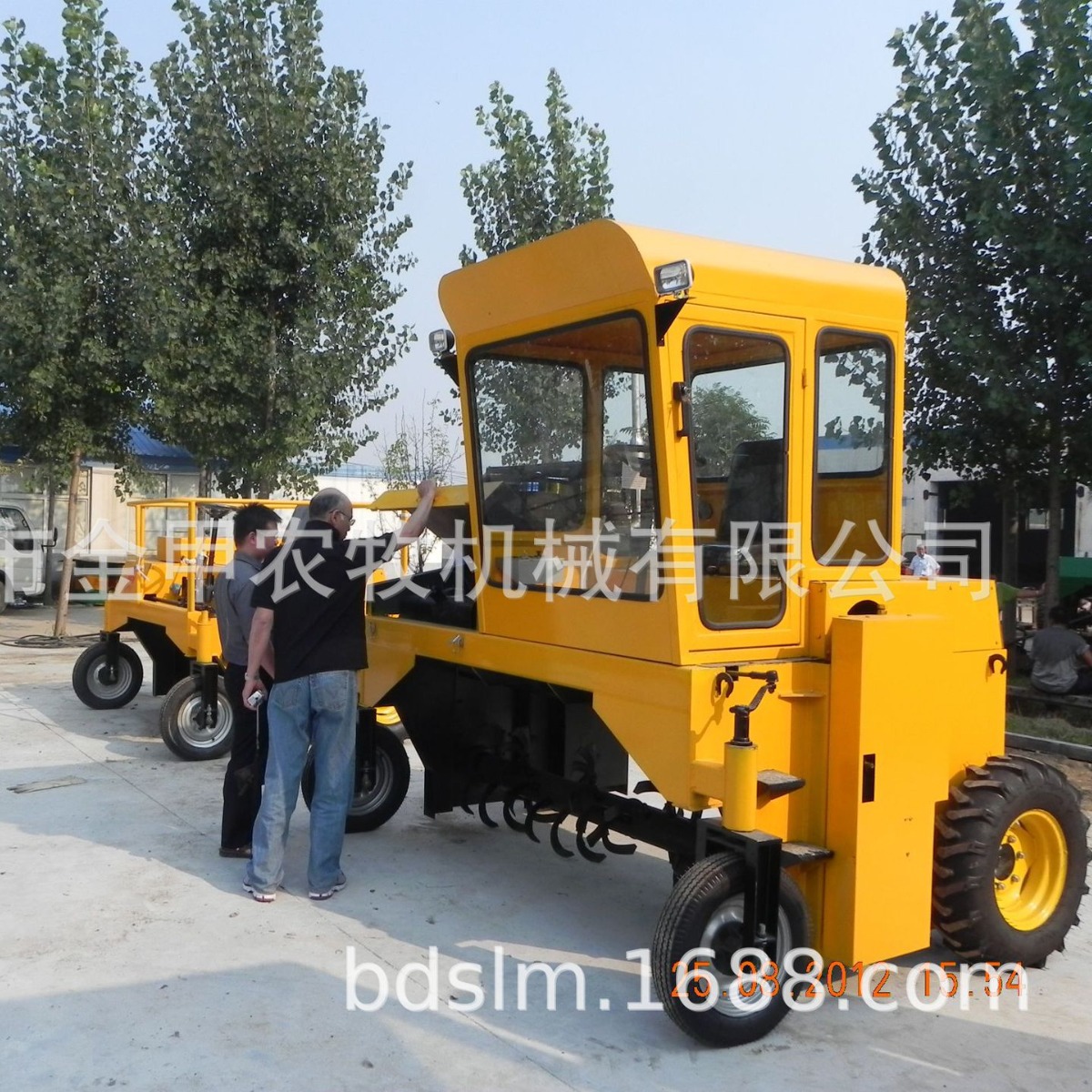 供应自动撒菌翻堆机