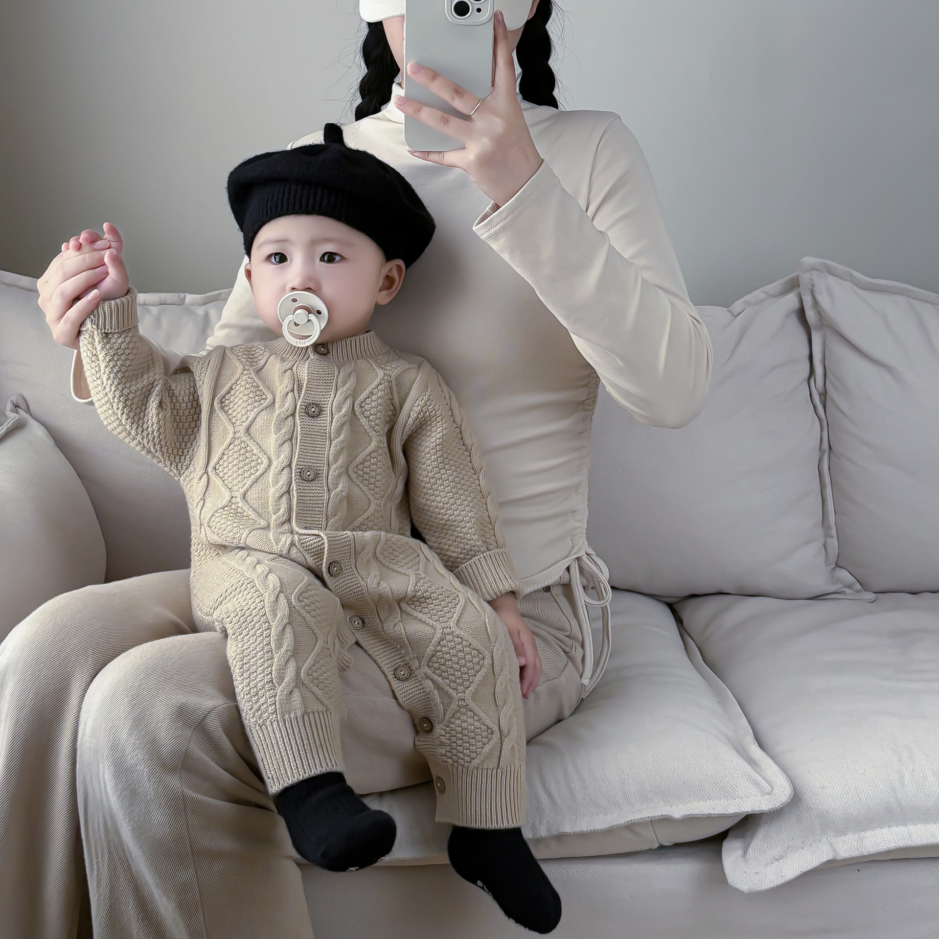 Conjunto de otoño e invierno de una pieza de punto para bebé de estilo coreano para niños y niñas, mameluco largo de punto grueso, súper lindo y elegante para salir.
