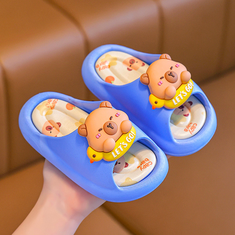 2025 nuevas zapatillas infantiles niñas de verano interior antideslizante de fondo suave para los niños en el exterior usar lindas zapatillas rojas en línea