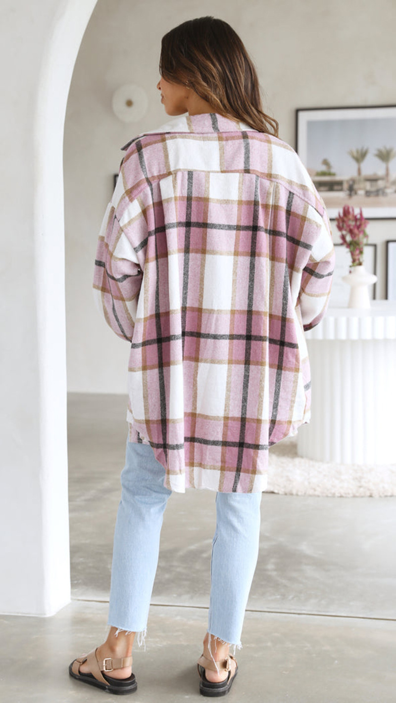 Cappotto da donna in lana a quadri dal design irregolare_voghion.com