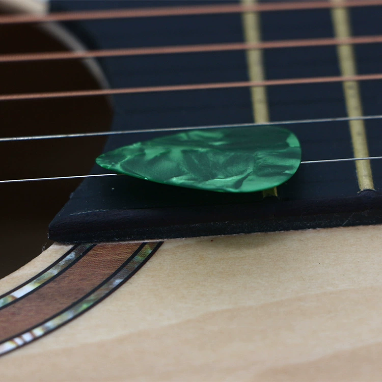 Аксессуары для гитары: медиаторы фольклорные/классические 0.46/0.71/0.96 мм, Perseter Pinetic, древний ретро-чехол