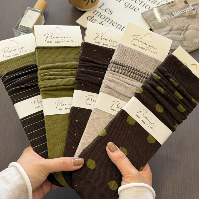 Autumn and winter matcha chocolate brown, stylish and versatile, perfect for Japanese and Korean looks, retro fashion, a must-have accessory for fashionable girls, pure cotton socks for women