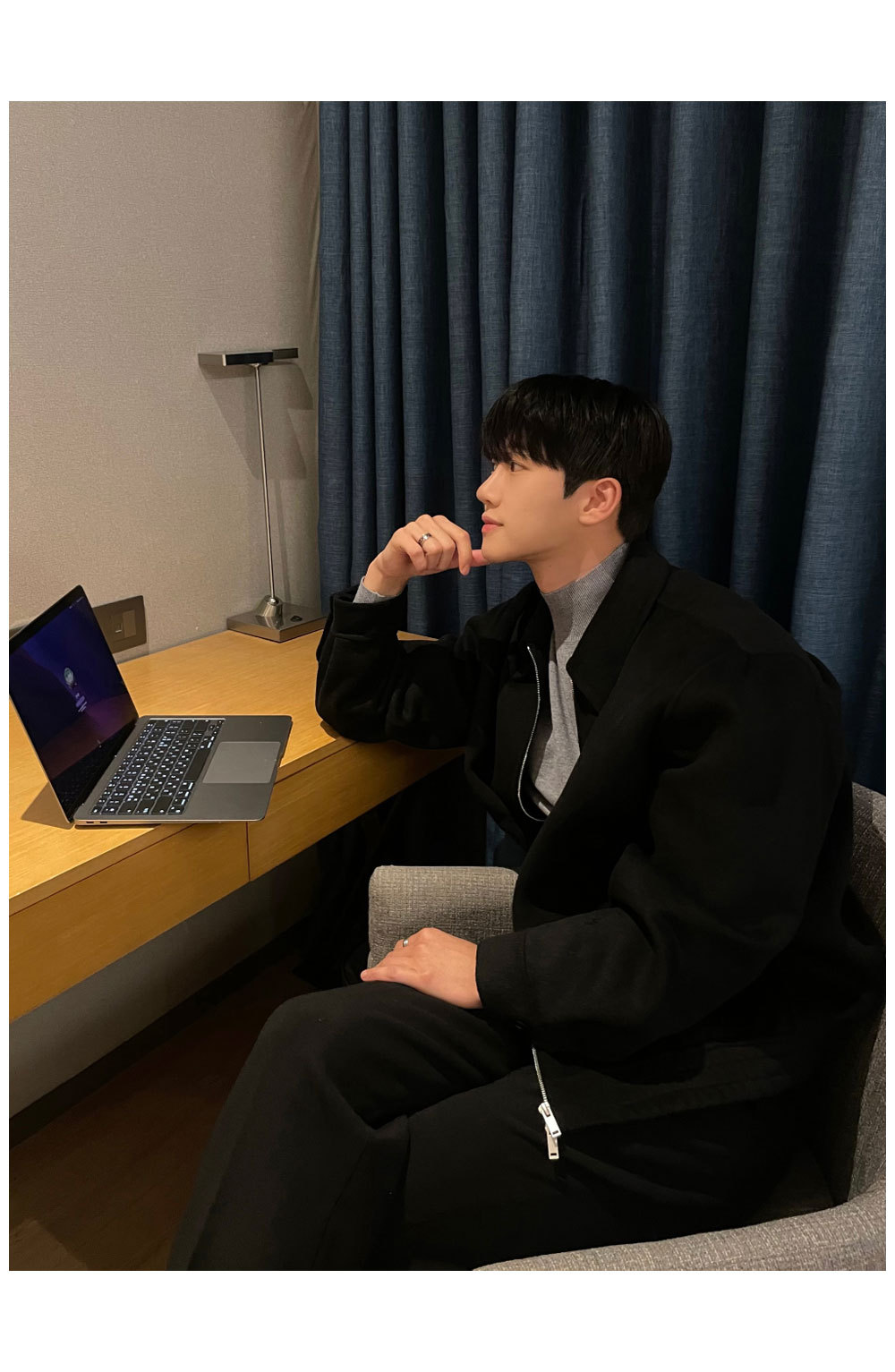 Men's Clothing American Style Men's Slim Fit Semi-Turtle Neck Sweater Lightweight Knit Pullover Long Sleeve Core-Spun Yarn Shirt For Casual Layering_voghion.com