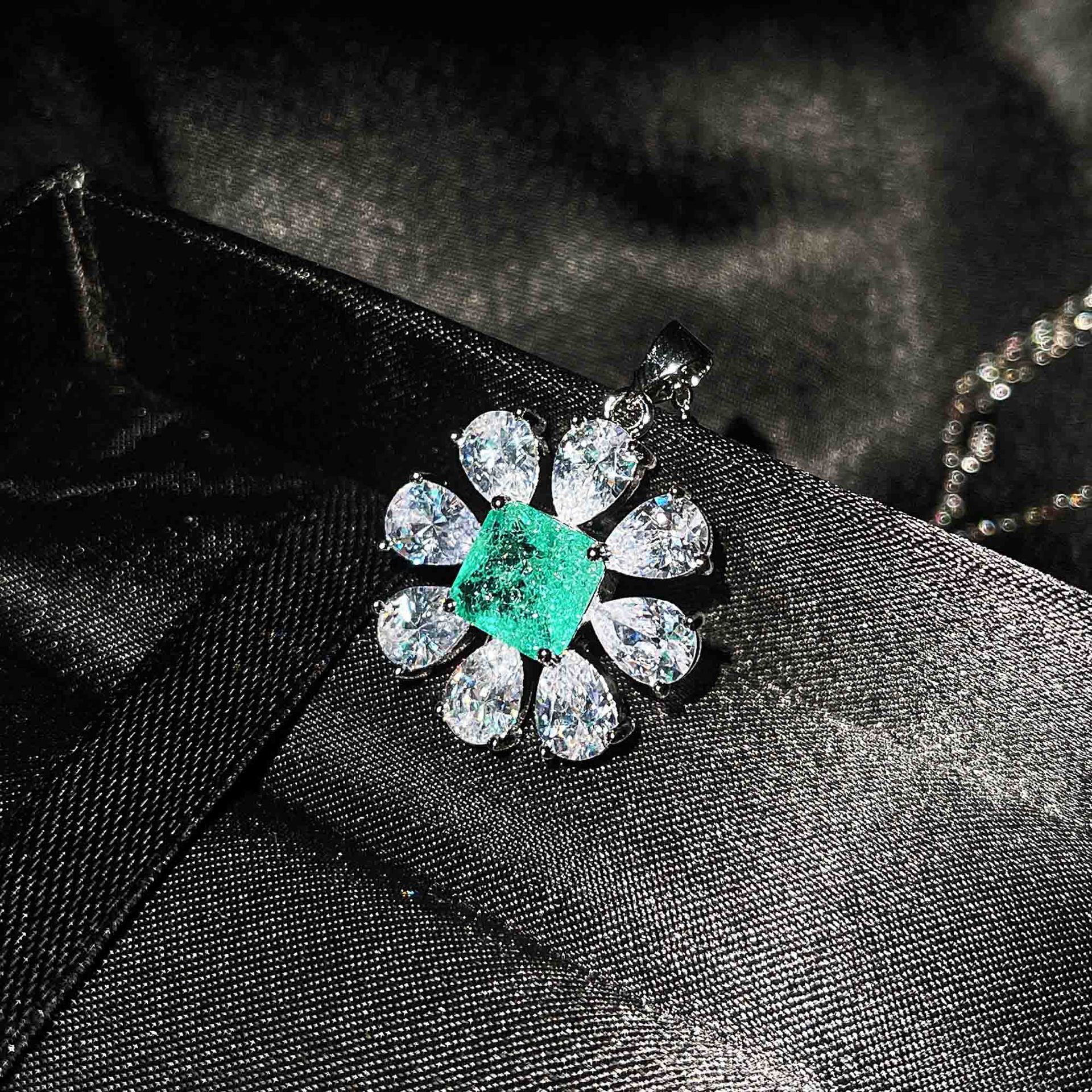 Schmuck Nachahmung Natürlicher Blauer Topas Halskette Diamant Ohrringe Ring Anhänger display picture 13