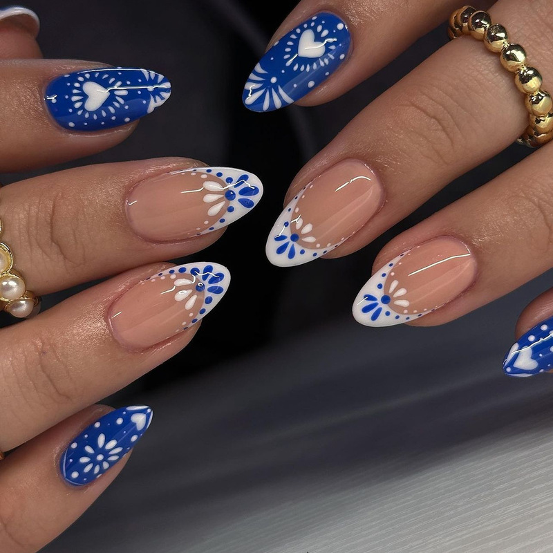 Bohemian Style Blue Love Totem False Nail Removable 24 Pieces Nail Art White French Wearing Nail