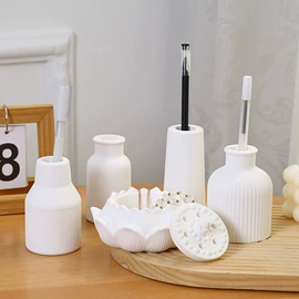 石膏工艺品;陶瓷彩绘沙画;科教玩具