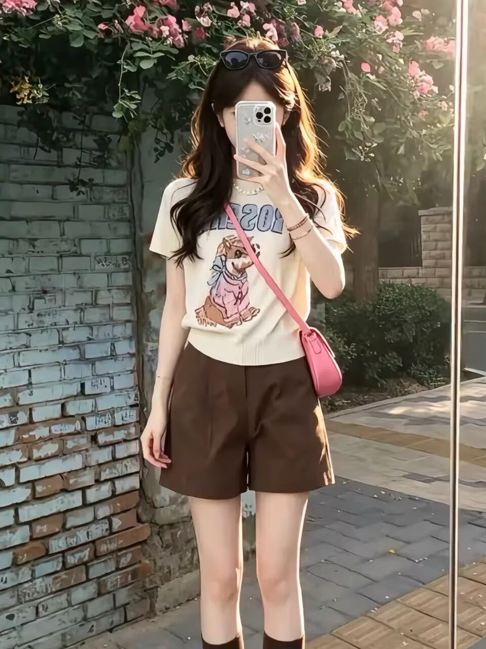 Áo thun nữ cổ tròn tay ngắn họa tiết thêu jacquard phong cách cổ điển — màu trắng