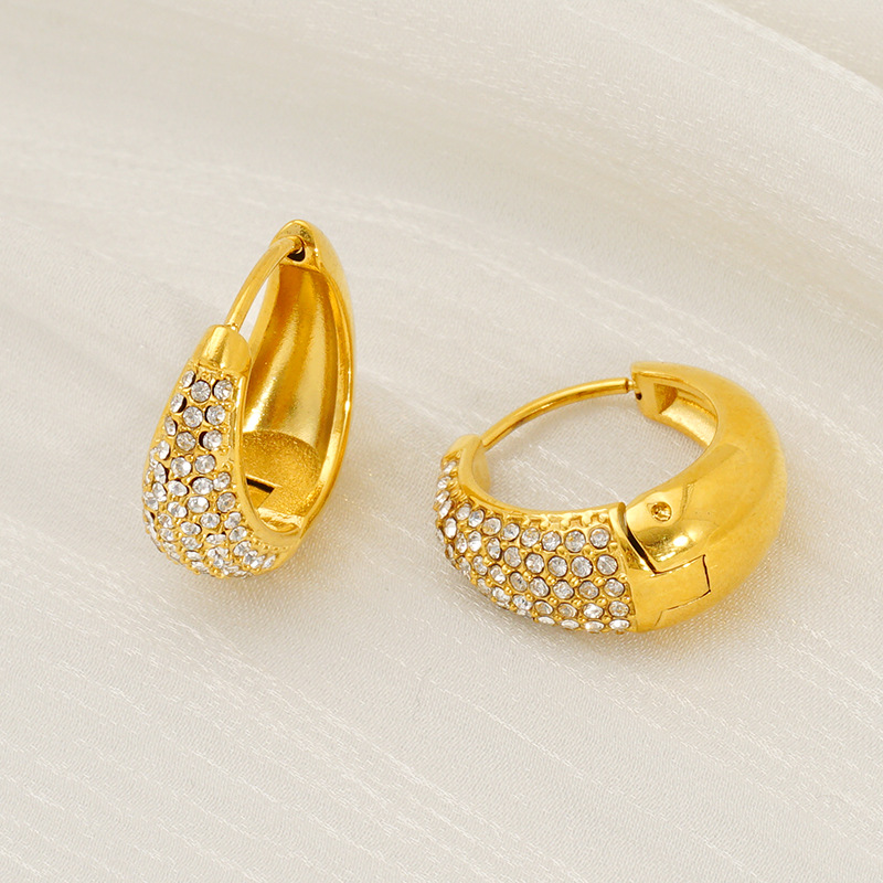 Nuevo crossover europeo y americano gypsophila hebilla de oreja de acero inoxidable moda semi-ovalada con diamantes pequeños aretes de acero de titanio fragantes mujeres