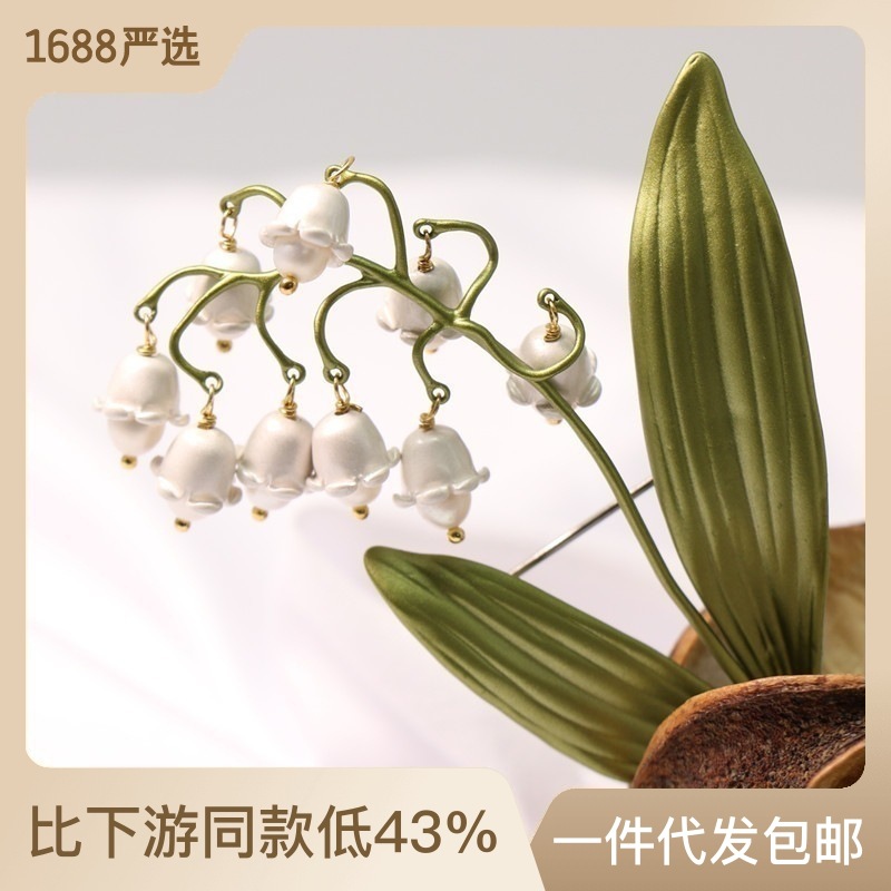 Elegant brooch