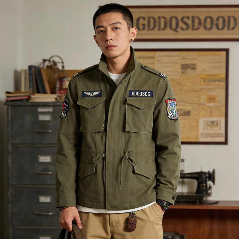 Vintage American-Style Work Jacket for Men M65 Herringbone Field Jacket with Hood and Embroidered Badge Trendy Amekaji Outerwear Vintage American-Style Work Jacket for Men M65 Herringbone Field Jacket with Hood and Embroidered Badge Trendy Amekaji Outerwear
