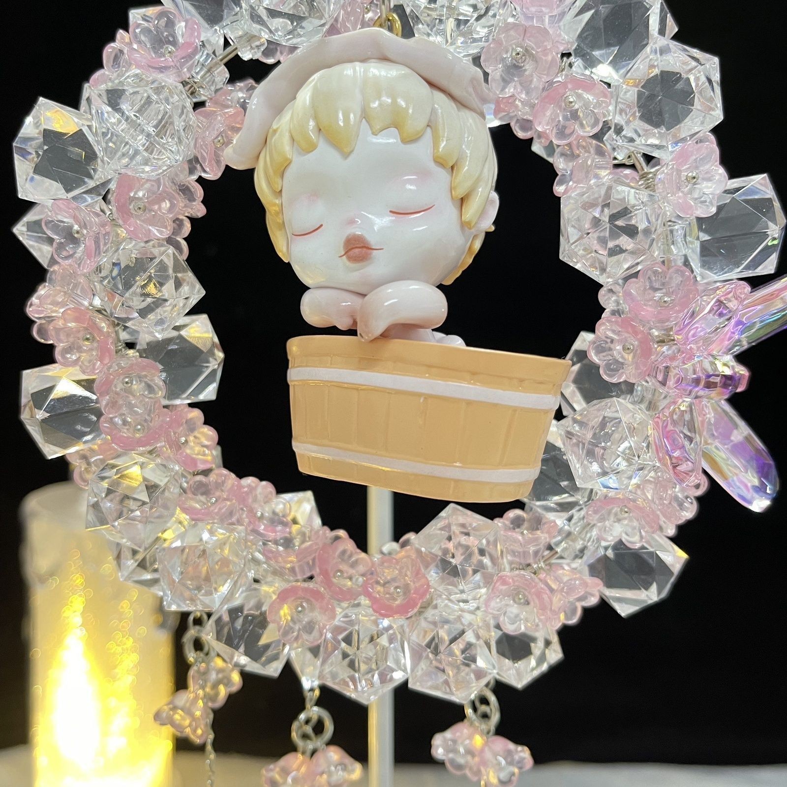 아기와 함께하는 반투명 핑크색 은방울꽃 라인스톤 (편안하게)