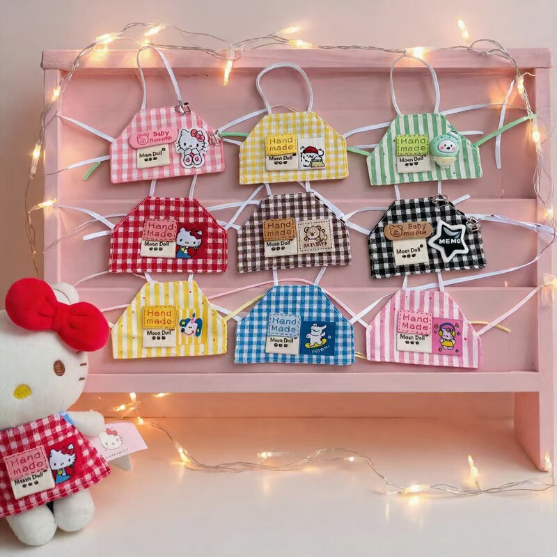 Manufacturer's In-Stock 10cm Doll Clothes: Self-Deprecating Bear, Kt Cat, Star Character, Cute Dress-Up Bib, Apron, Plush Toy Doll Manufacturer's In-Stock 10cm Doll Clothes: Self-Deprecating Bear, Kt Cat, Star Character, Cute Dress-Up Bib, Apron, Plush Toy Doll