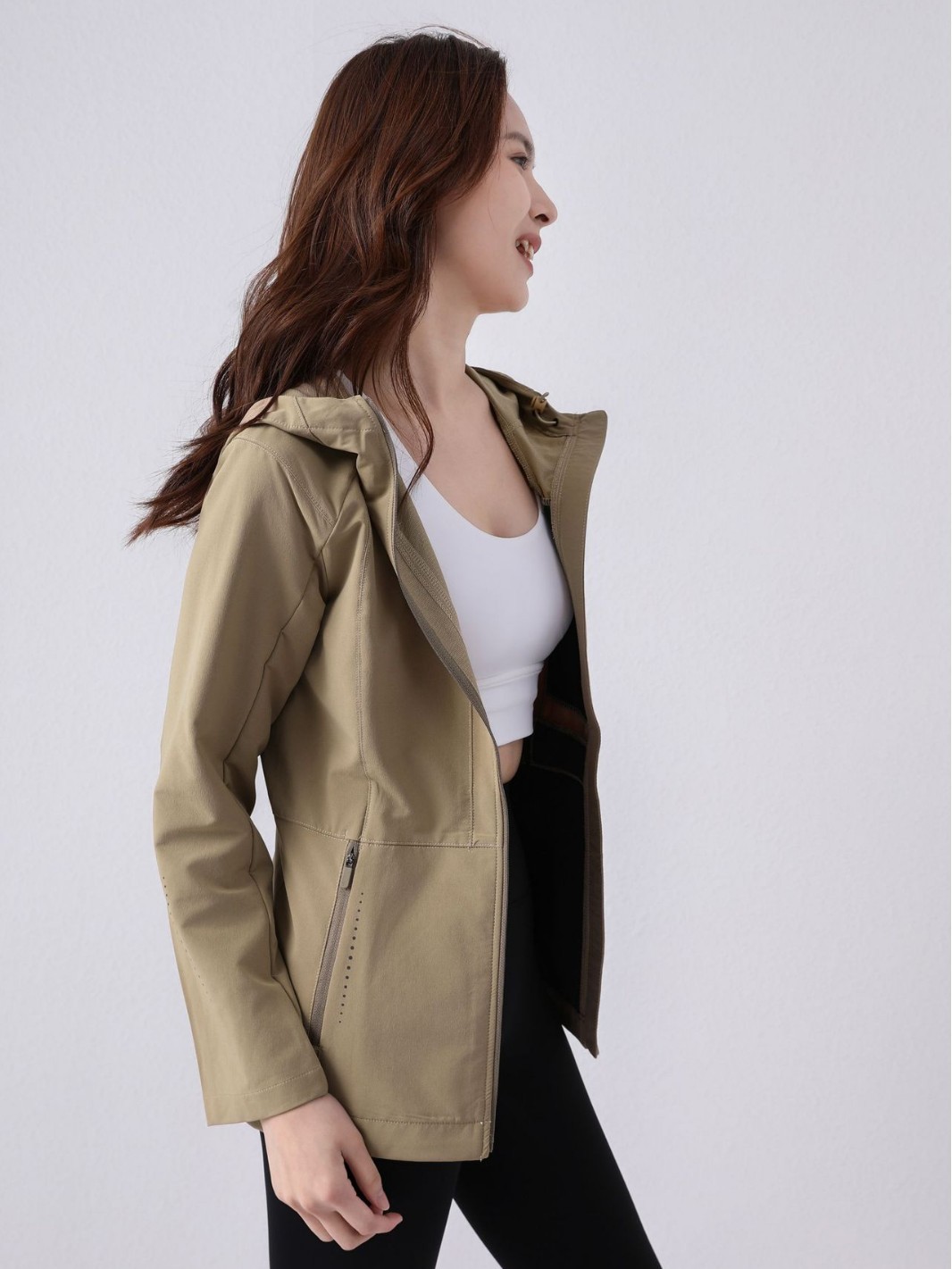 Women's windproof hooded softshell sports jacket detail 3