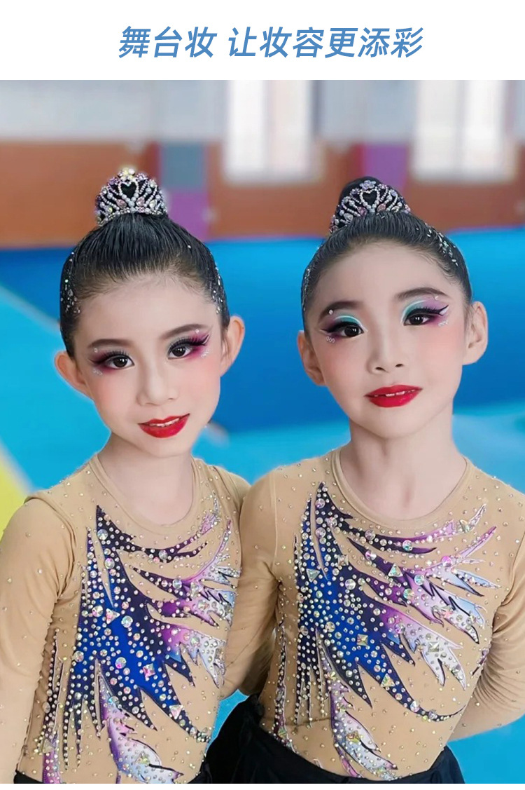 The student stage makeup with colorful eyeshadow, featuring a special blue, green, purple and pearlescent eyeshadow palette, showcases a dazzling performance of makeup undefined