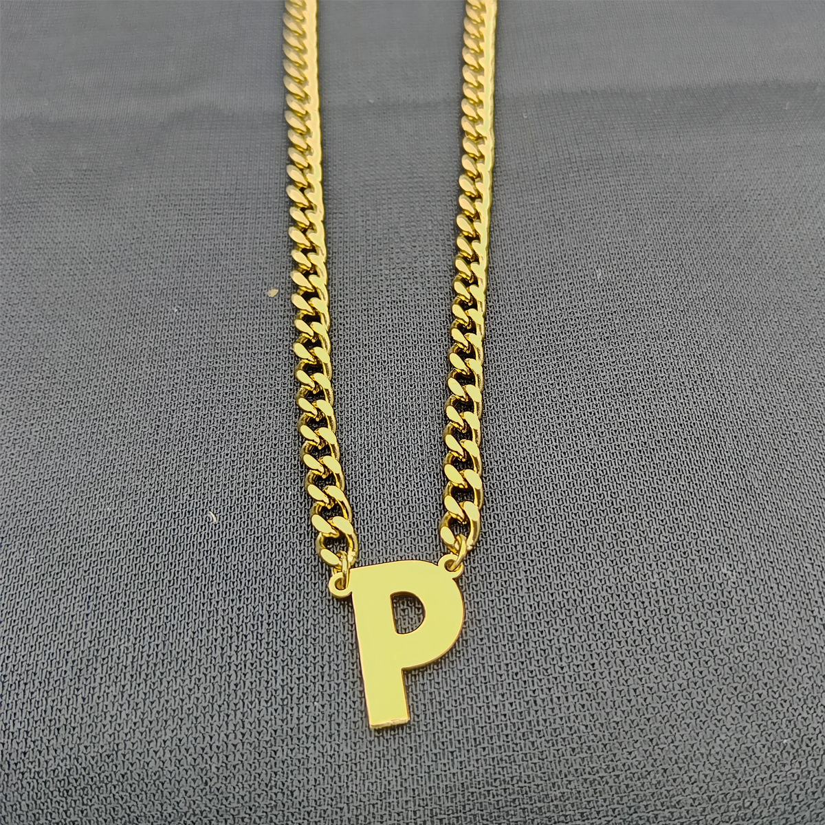Collar de cadena cubana de acero inoxidable estilo hip-hop con apellidos europeos y americanos, colgante de letra mayúscula de oro de 18K con 26 letras.
