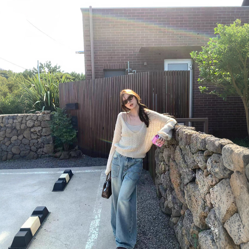 im向首尔假期~v领长毛马海镂空上衣女秋绞花针织罩衫/吊带两件套|undefined