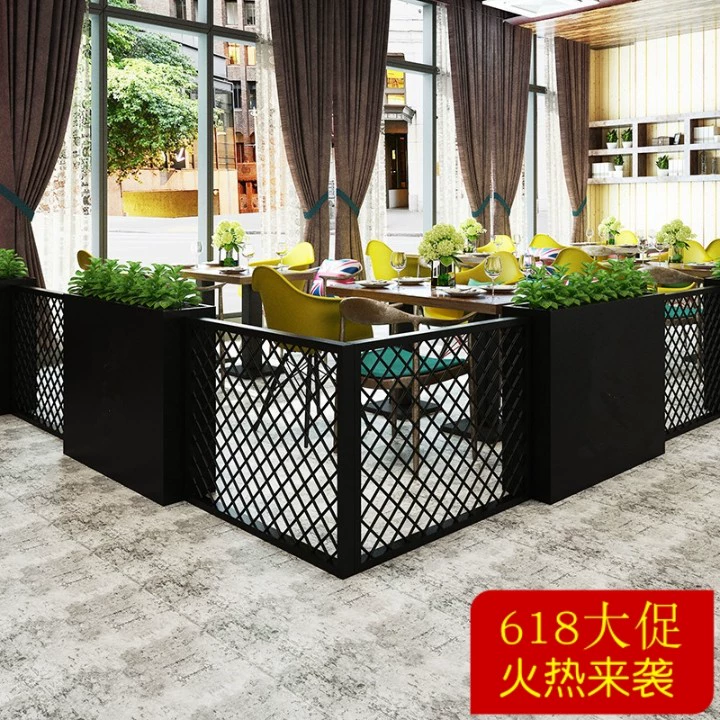 Уличный кованый забор, забор для двора, ресторан, уличная перегородка, цветочный ящик, сетка, ограждение, зеленое растение, декоративный цветочный желоб