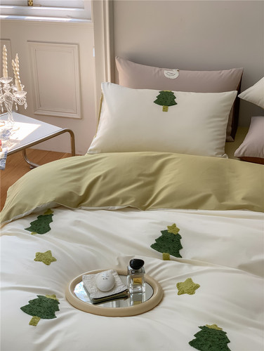 ins autumn and winter 100 cotton brushed four-piece set thickened warm cotton cartoon three-dimensional towel embroidered quilt cover bed sheet